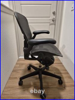 Herman Miller Aeron Mesh Office/Desk Chair with Armrests Swivel Rolling Base