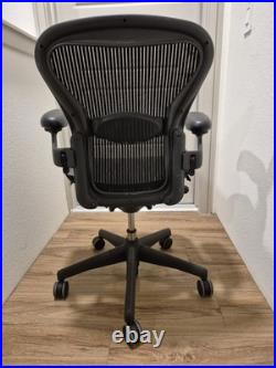 Herman Miller Aeron Mesh Office/Desk Chair with Armrests Swivel Rolling Base