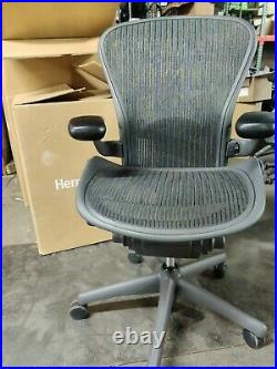 Herman Miller Aeron Notre Dame Mesh Desk Chair Medium Size B fully adjust lumbar