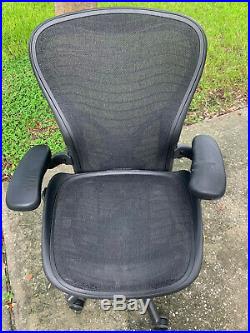 Herman Miller Aeron Office Chair C Large Fully Loaded AE113AWC Left Arm Damage