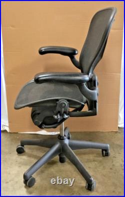 Herman Miller Aeron Office Chair Classic B Size Graphite Frame & Mesh Adjustable