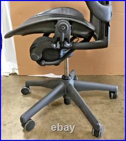 Herman Miller Aeron Office Chair Classic B Size Graphite Frame & Mesh Adjustable