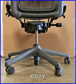 Herman Miller Aeron Office Chair Classic B Size Graphite Frame & Mesh Adjustable