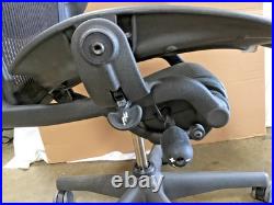 Herman Miller Aeron Office Chair Classic B Size Graphite Frame & Mesh Adjustable