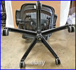 Herman Miller Aeron Office Chair Classic B Size Graphite Frame & Mesh Adjustable