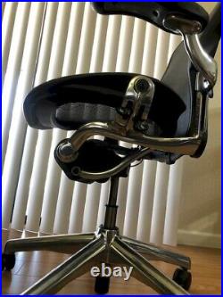 Herman Miller Aeron Office Chair Polished Aluminum Size B Very Good Condition