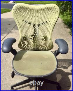Herman Miller Aeron Office Chair Size B Graphite Original Owner Non-Smoker