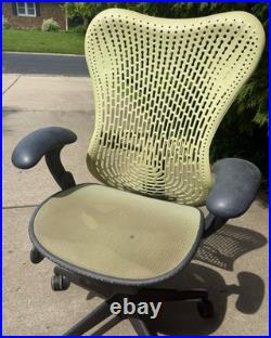 Herman Miller Aeron Office Chair Size B Graphite Original Owner Non-Smoker