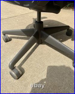 Herman Miller Aeron Office Chair Size B Graphite Original Owner Non-Smoker