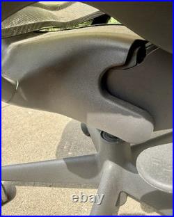 Herman Miller Aeron Office Chair Size B Graphite Original Owner Non-Smoker