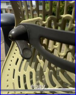 Herman Miller Aeron Office Chair Size B Graphite Original Owner Non-Smoker