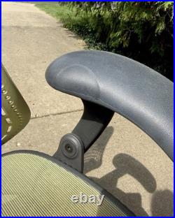Herman Miller Aeron Office Chair Size B Graphite Original Owner Non-Smoker