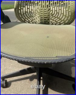 Herman Miller Aeron Office Chair Size B Graphite Original Owner Non-Smoker