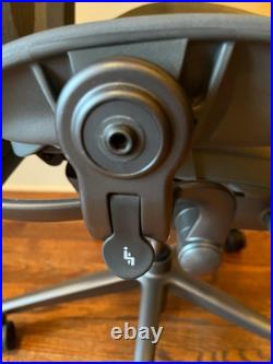 Herman Miller Aeron Office Chair Size B Remastered Version with Headrest