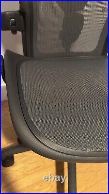 Herman Miller Aeron Office Chair Size B With Headrest