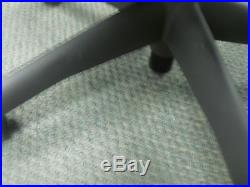 Herman Miller Aeron Office Chair Size C Graphite Frame Classic Carbon Mesh #AE-1