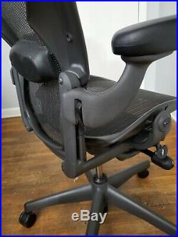 Herman Miller Aeron Office Chair Sz B With Manual Lumbar