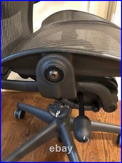 Herman Miller Aeron Office Chair with Headrest (Black) size B