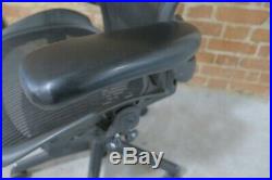 Herman Miller Aeron Office Designer Desk Chair Graphite Medium Arms Size B