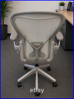 Herman Miller Aeron Office/Desk Chair Gray Mesh with Armrests Rolling Swivel