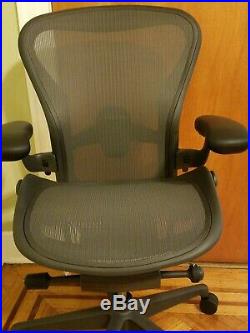 Herman Miller Aeron REMASTERED Office Chair Graphite, Size B