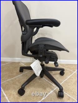Herman Miller Aeron Remastered Chair Size B Graphite With Headrest Herman Miller Aeron Remastered Chair Size B Graphite With Headrest