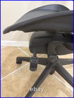 Herman Miller Aeron Remastered Chair Size B Graphite With Headrest Herman Miller Aeron Remastered Chair Size B Graphite With Headrest