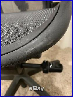 Herman Miller Aeron Remastered Office Chair Size B Graphite/Graphite/Graphite