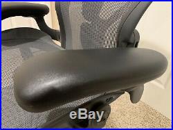 Herman Miller Aeron Remastered Office Chair Size B Graphite/Graphite/Graphite