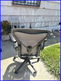 Herman Miller Aeron Remastered Size B Graphite Mesh Fully Loaded