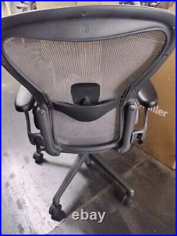 Herman Miller Aeron Remastered Size B Lumbar Up & Down arms Graphite Color Mesh