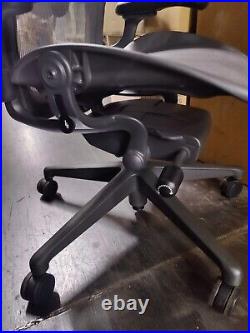 Herman Miller Aeron Remastered Size B Lumbar Up & Down arms Graphite Color Mesh