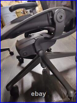 Herman Miller Aeron Remastered Size B Lumbar Up & Down arms Graphite Color Mesh