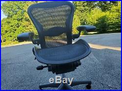 Herman Miller Aeron Size B (Medium) Fully Loaded Office Chair Graphite