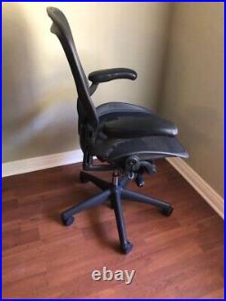 Herman Miller Aeron Size B Medium Office Desk Chair Ergonomic Fully Loaded Black