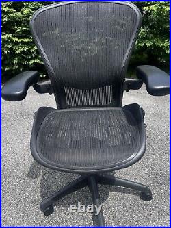 Herman Miller Aeron Size B Medium Office Desk Chair Ergonomic Gaming Graphite