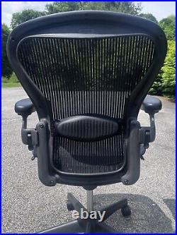 Herman Miller Aeron Size B Medium Office Desk Chair Ergonomic Gaming Graphite