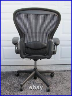 Herman Miller Aeron Size C Large Fully Adjustable Office Chair Graphite Good