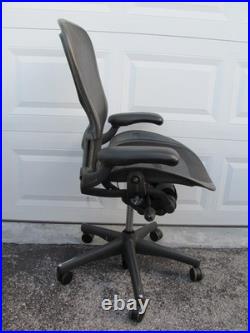Herman Miller Aeron Size C Large Fully Adjustable Office Chair Graphite Good