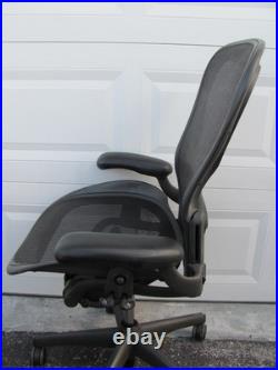 Herman Miller Aeron Size C Large Fully Adjustable Office Chair Graphite Good