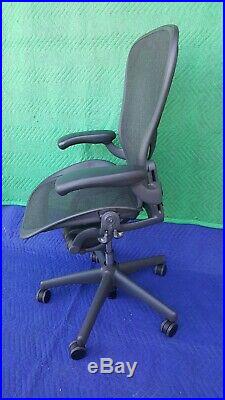 Herman Miller Aeron Size C Posture Fit Fully Loaded Excellent Condition