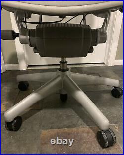 Herman Miller Aeron Titanium (Silver/Grey)PostureFit Chair B With Atlas Headrest