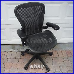 Herman Miller Aeron Work Desk Chair Black Size B Graphite Cosmetic Issues