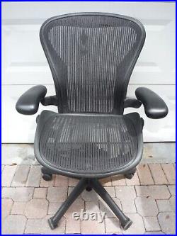 Herman Miller Aeron Work Desk Chair Black Size B Graphite Cosmetic Issues