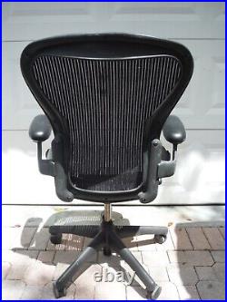 Herman Miller Aeron Work Desk Chair Black Size B Graphite Cosmetic Issues