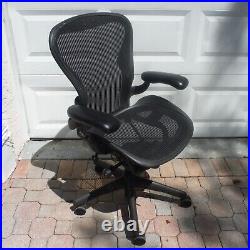 Herman Miller Aeron Work Desk Chair Black Size B Graphite Good Missing Cover