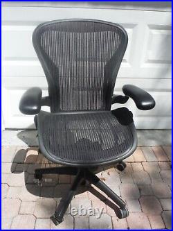 Herman Miller Aeron Work Desk Chair Black Size B Graphite Good Missing Cover