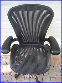 Herman Miller Aeron Work Desk Chair Black Size B Graphite Good Missing Cover