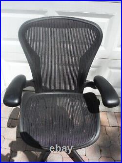 Herman Miller Aeron Work Desk Chair Black Size B Graphite Good Missing Cover