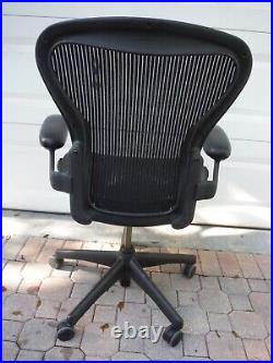 Herman Miller Aeron Work Desk Chair Black Size B Graphite Good Missing Cover